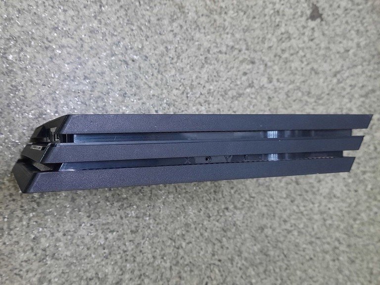 Купити Sony playstation 4 pro 1tb Б/У