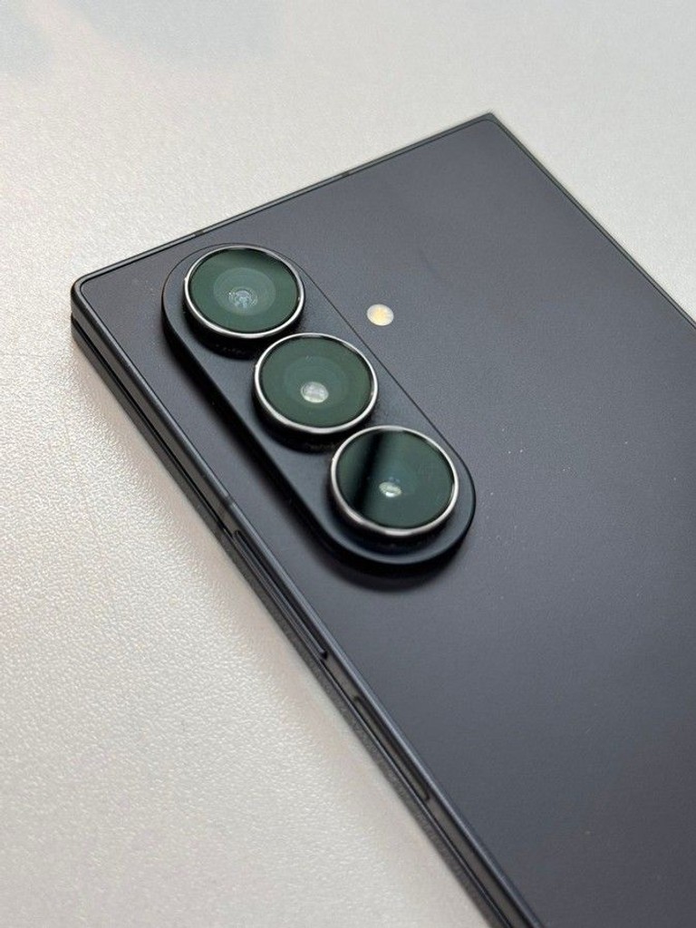 Samsung galaxy fold7 12/512gb Код:01-200956582. Зображення 8