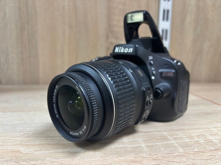 Дешево Nikon d5100 + nikon dx af-s nikkor 18-55mm 1:3,5-5,6g vr з ломбарду
