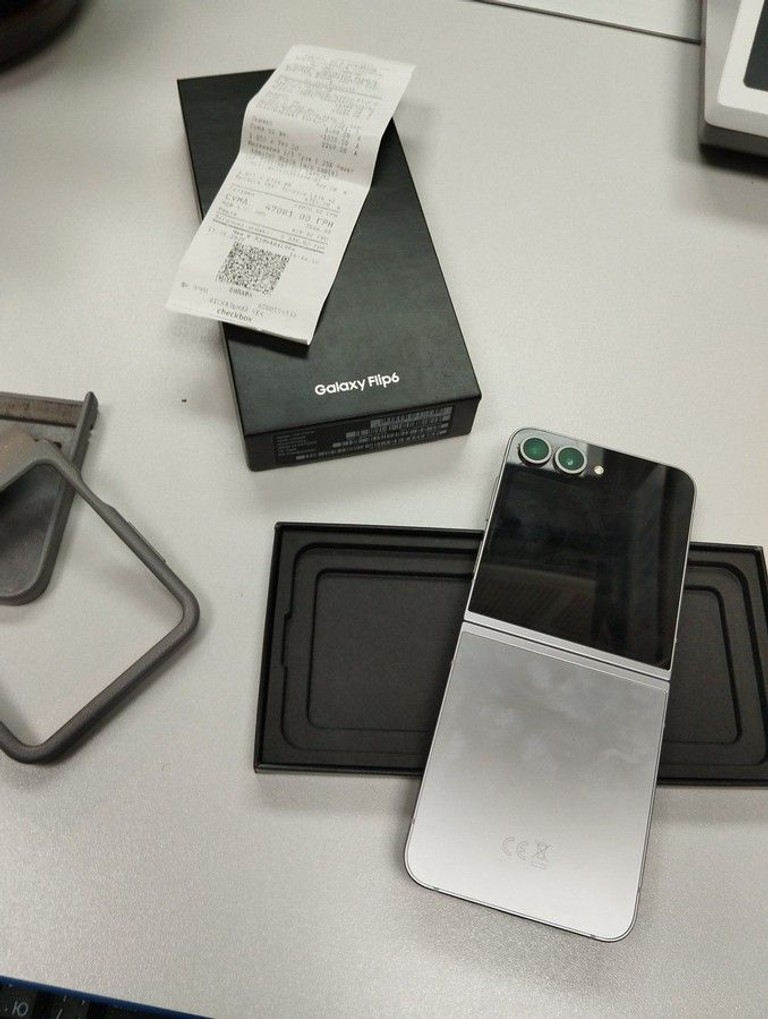 Купити Samsung galaxy flip6 12/256gb Б/У