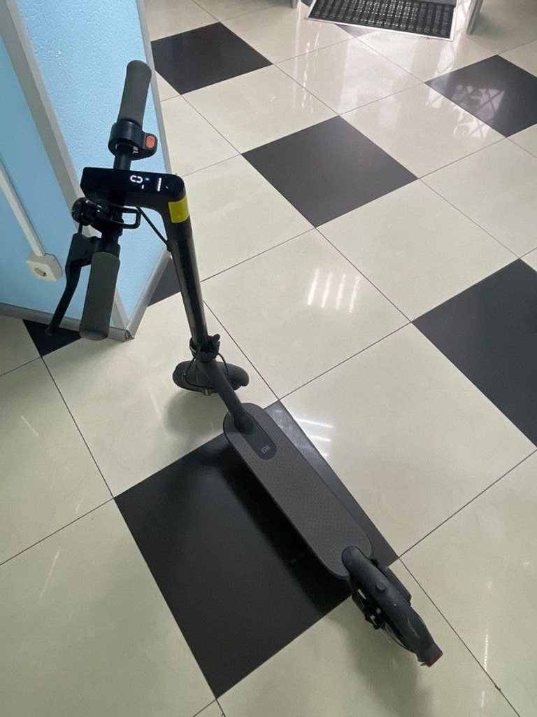 Купити Xiaomi Mi Electric Scooter Essential Black Б/У