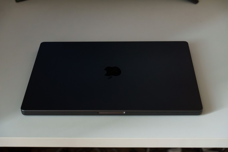 Apple MacBook Pro 16" 2026 Apple M5 Pro 18-core CPU 24 GB 1TB Space Black (MGEA4) Код:null. Зображення 5