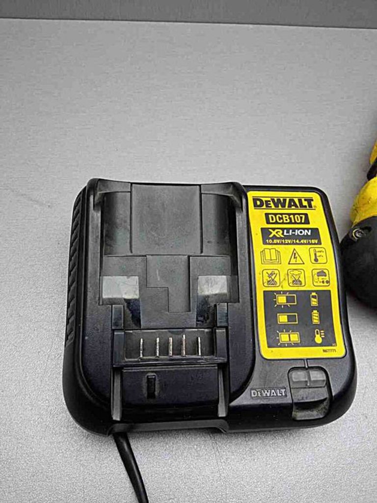Дешево Dewalt dcd771-ks 2акб 18v 2.0ah з ломбарду