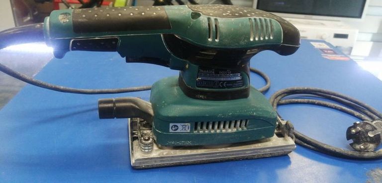 Makita BO3710