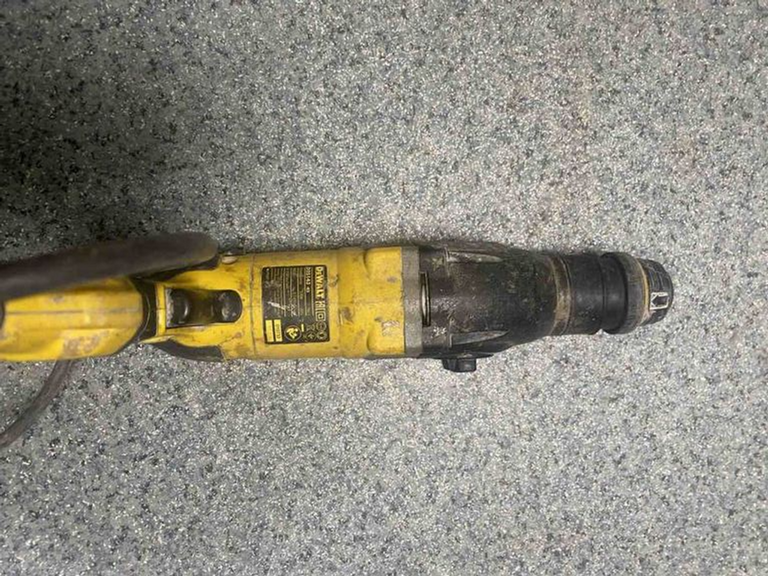 Dewalt d25143ks