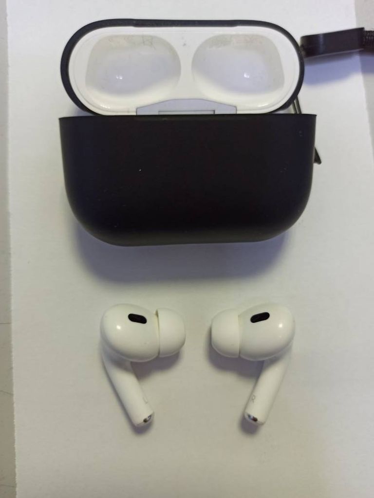 Apple airpods pro 2nd generation with magsafe charging case usb-c