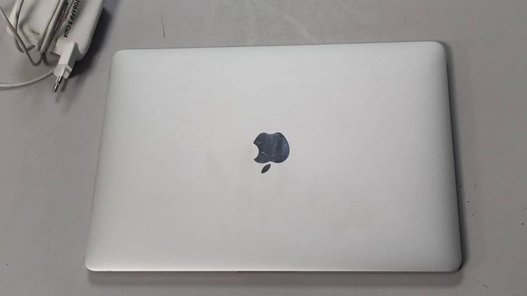 Купити Apple macbook pro 13.3/ core i7 3.3ghz/ ram16gb/ ssd512gb/ intel iris 550/ touch bar Б/У