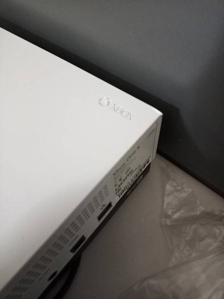 Купить Microsoft Xbox One S 1TB Б/У