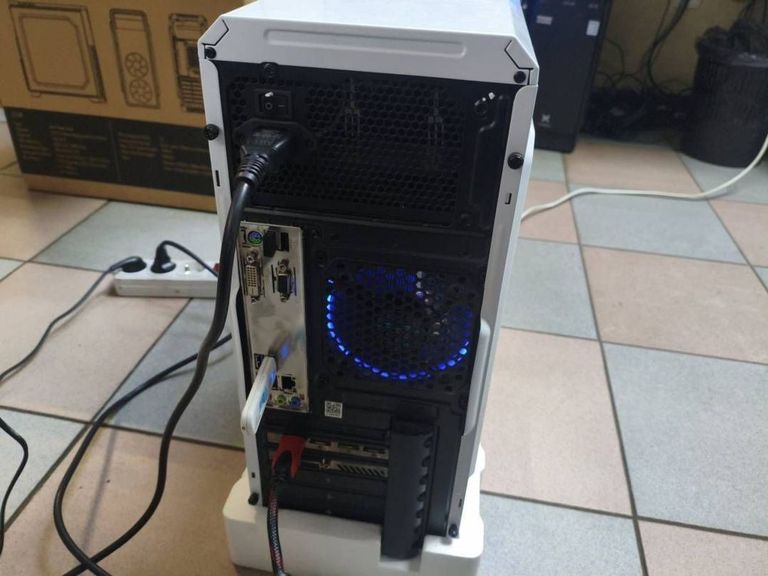 Дешиво Пк intel xeon e3-1240 v3/ram 16 gb/hdd 1000 gb/ssd 128 gb/nvidia gtx 1080 (geforce) 8gb gddr5x 256bit с ломбарда