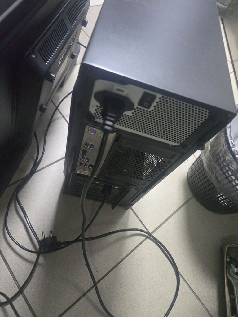 Купити Пк intel core i7-9700k/ram 16 gb/hdd відсутній/ssd 512 gb/nvidia rtx 2060 (geforce) 6gb gddr6 192bit Б/У