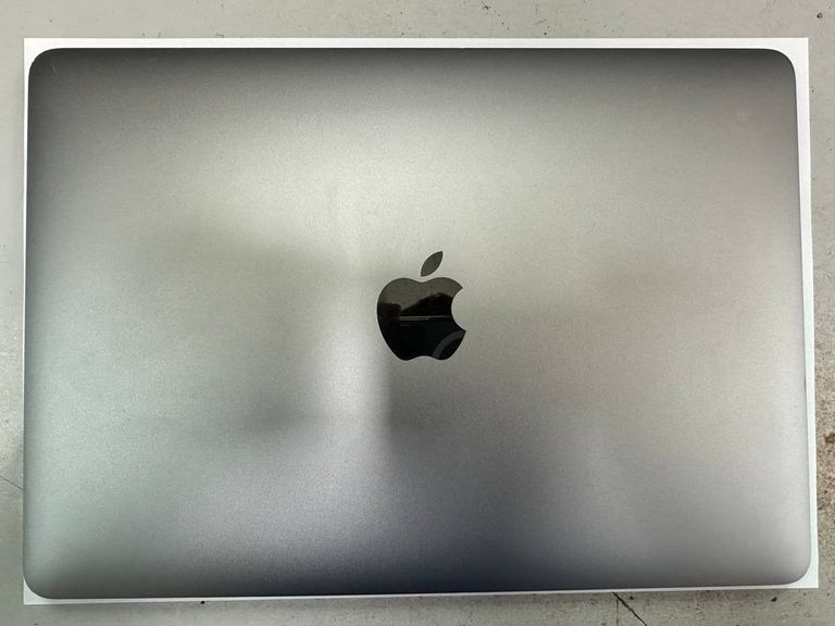 Дешиво Apple macbook a1534 12" core m 1,1ghz/ram8gb/ssd256gb/intel hd graphics 5300 с ломбарда