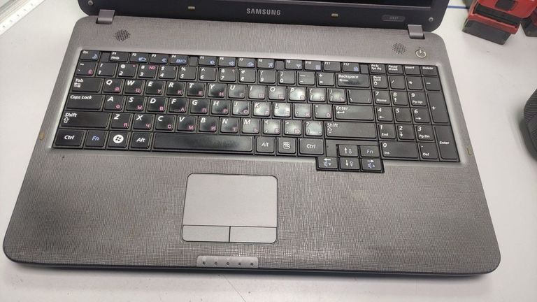 Дешиво Samsung 15/core i3 330m ddr3/4gb ddr3/hdd 500 gb/geforce 310m с ломбарда
