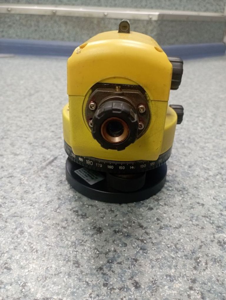 Дешево Leica jogger 20 з ломбарду