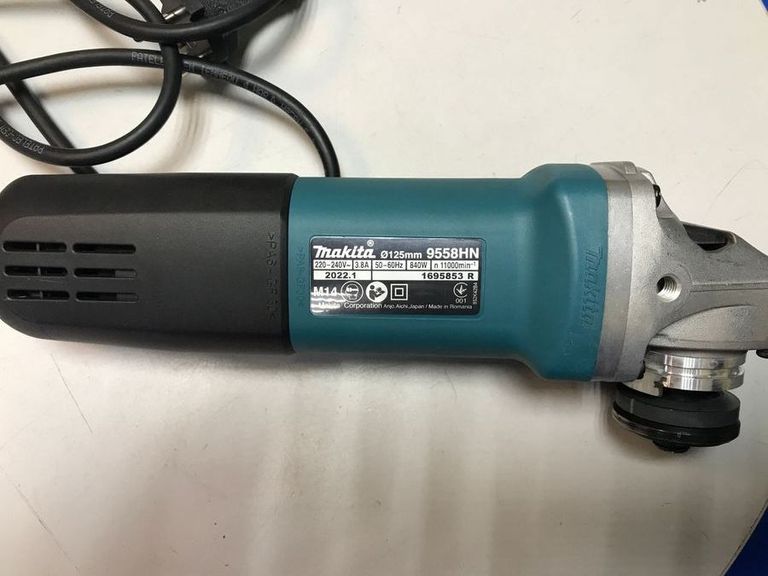 Купить Makita 9558HNG Б/У