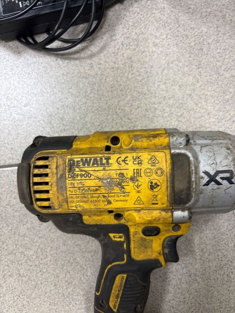 Оголошення Dewalt DCF900N Б/У
