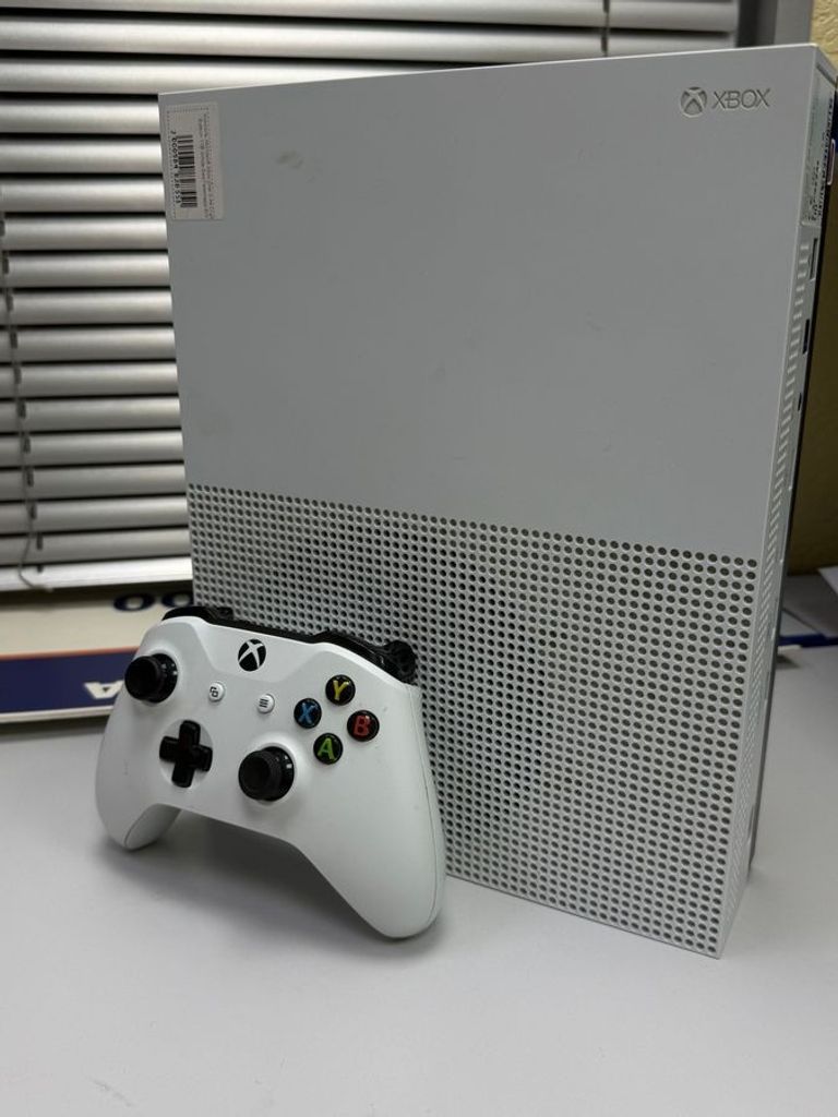 Купити Microsoft Xbox One S 1TB Б/У
