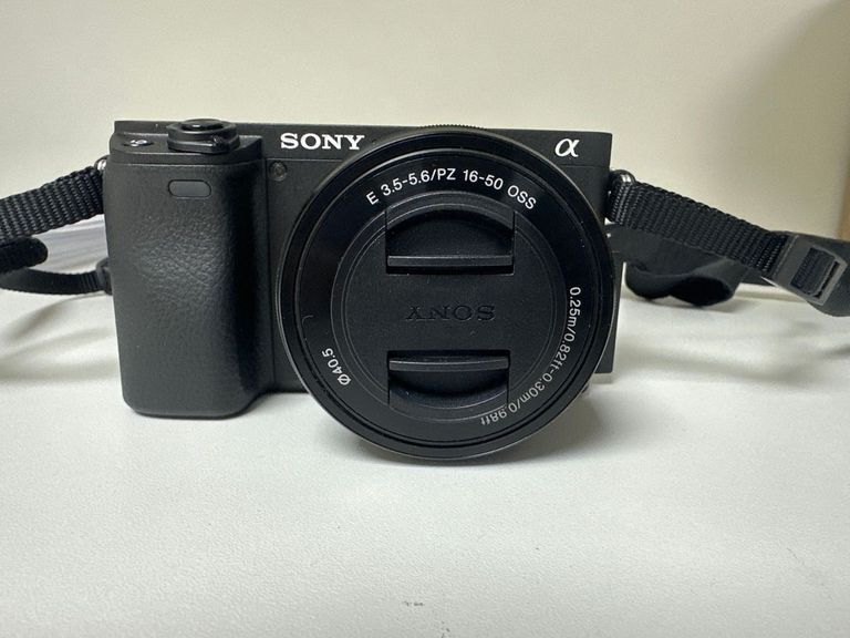 Купити Sony alpha a6400 + selp1650 e 3.5-5.6/pz 16-50 oss Б/У