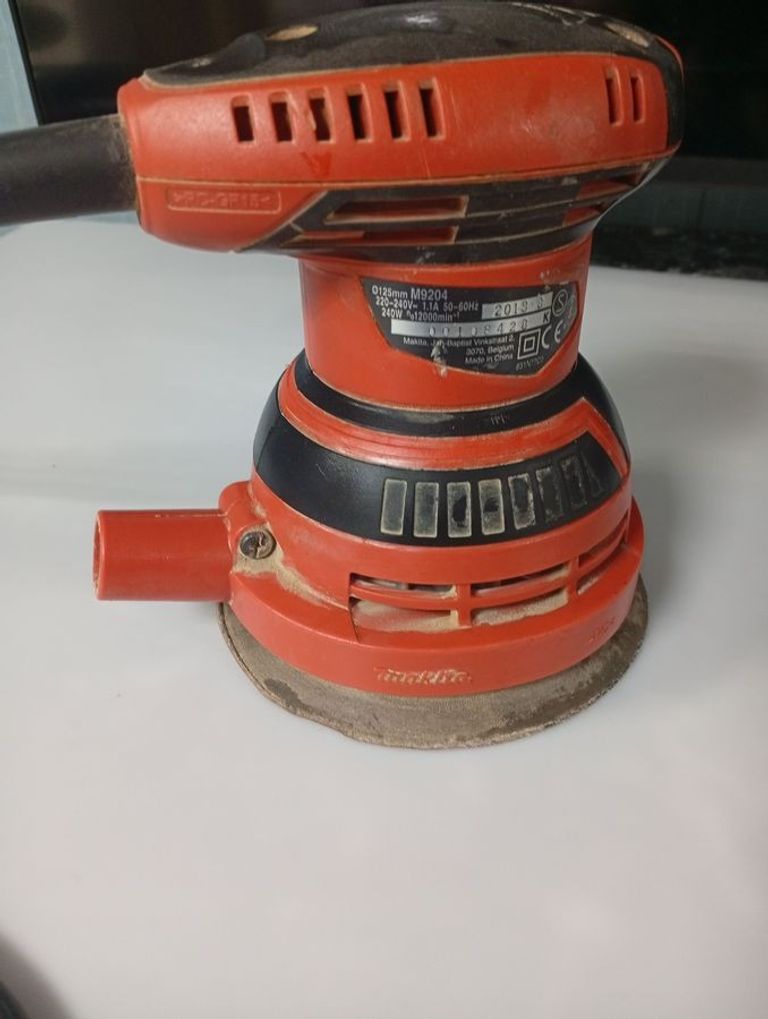 Дешиво Makita M9204 с ломбарда