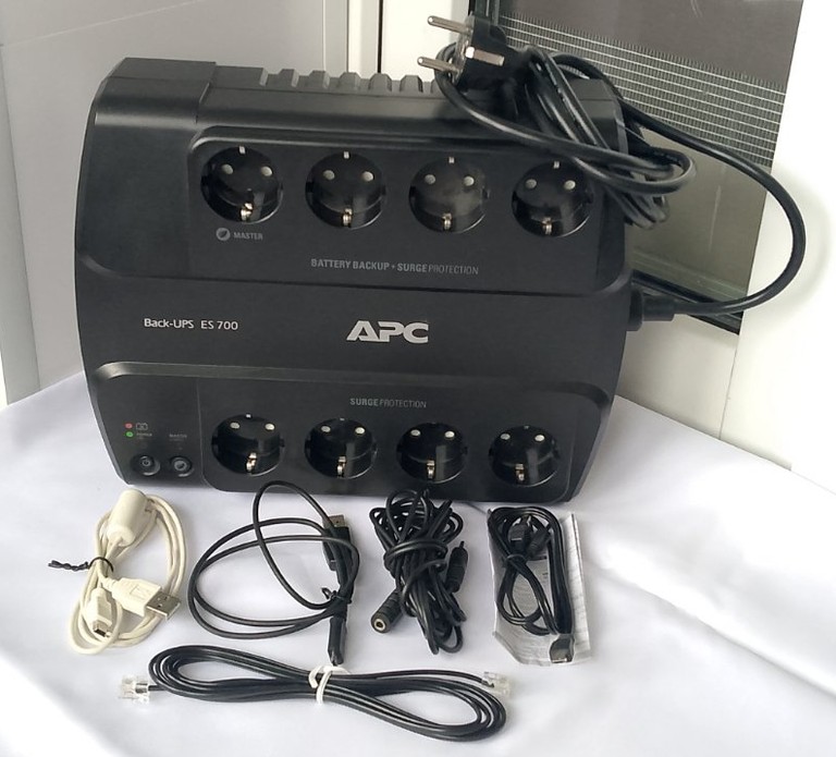 Купити БУ Резервний ДБЖ APC Back-UPS ES 550VA (BE550G-RS)  Б/У