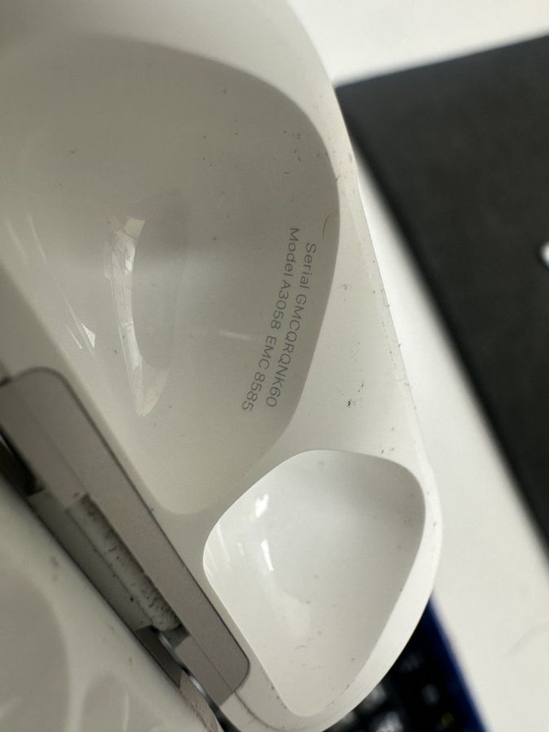 Дешево Apple airpods 4 з ломбарду