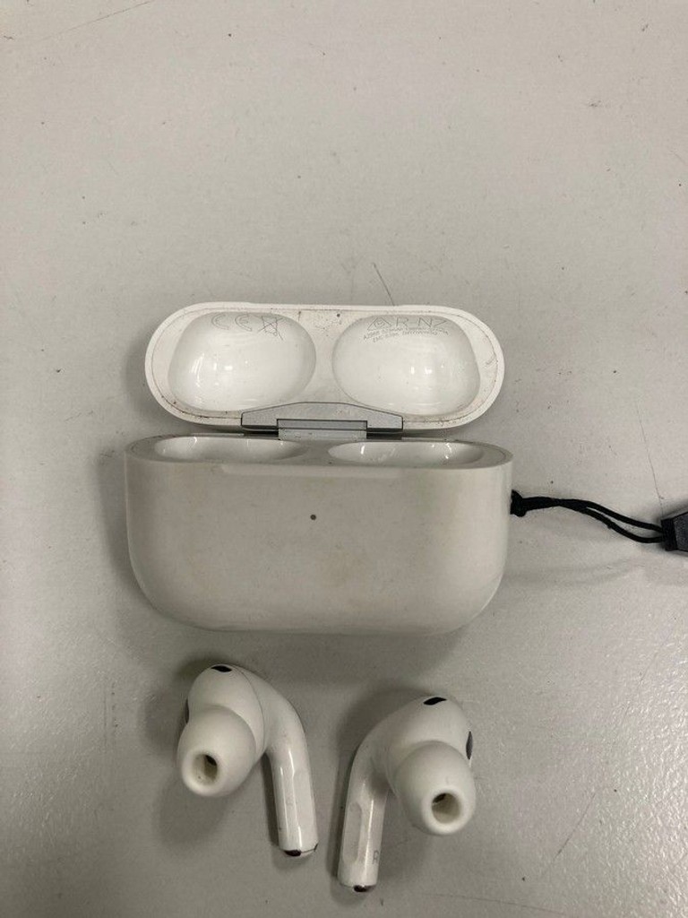 Оголошення Apple airpods pro 2nd generation with magsafe charging case usb-c Б/У