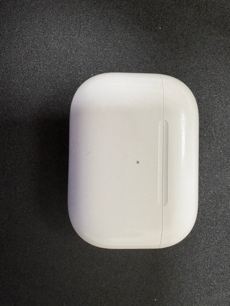 Купити Apple airpods pro 2nd generation with magsafe charging case usb-c Б/У