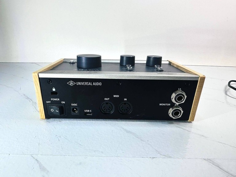 Дешево Universal audio VOLT 276 з ломбарду