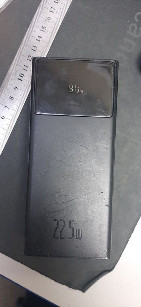 Дешиво Baseus 22.5w 30000mah с ломбарда