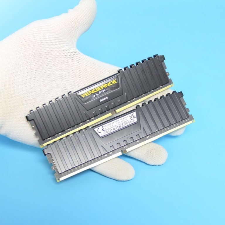 Дешево Corsair Vengeance LPX 2x16GB 3200MHz Black (CMK32GX4M2E3200C16) Модуль пам'яті. Нова. з ломбарду