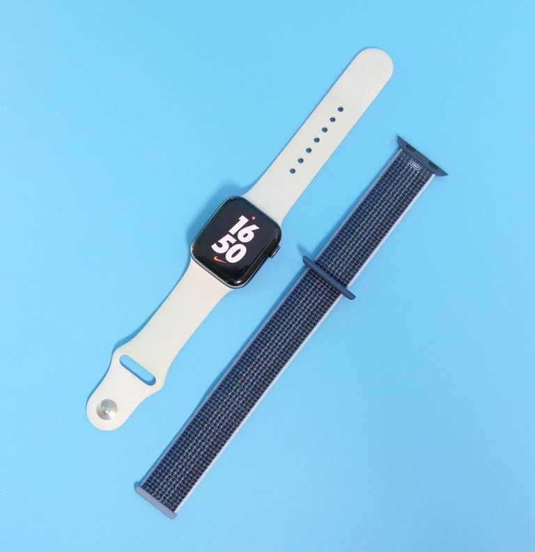 Apple Watch SE 2 GPS 40mm Starlight Aluminium Case with Starlight Sport Band (S/M) Код:null. Изображение 7