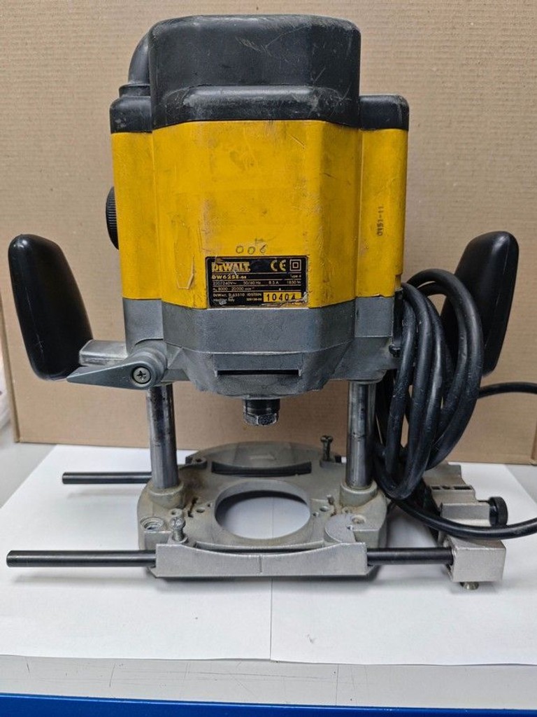 Купити Dewalt DW625E Б/У