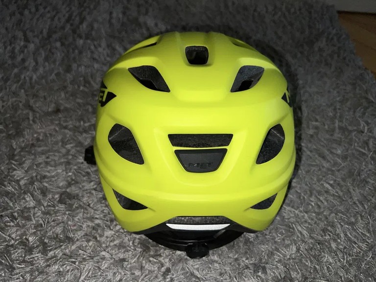 Оголошення MET Echo Lime Green Б/У