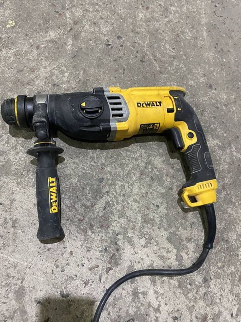 Dewalt D25143K