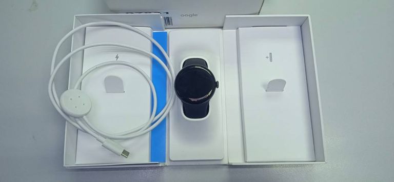 Google Pixel Watch 2 Polished Silver Aluminum Case / Porcelain Active Band