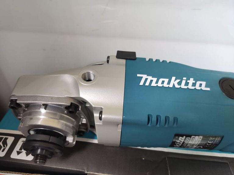 Makita GA9020