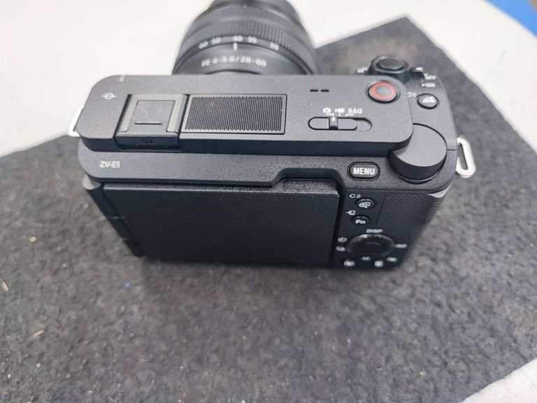 Дешево Sony zv-e1 kit 28-60mm з ломбарду