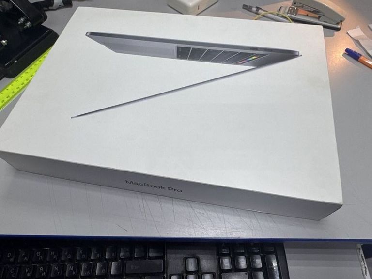 Apple macbook pro/a1990/ core i7 2,2ghz/ ram16gb/ ssd256gb/ amd pro 555x 4gb/ retina, touch bar Код:01-200591518. Изображение 7