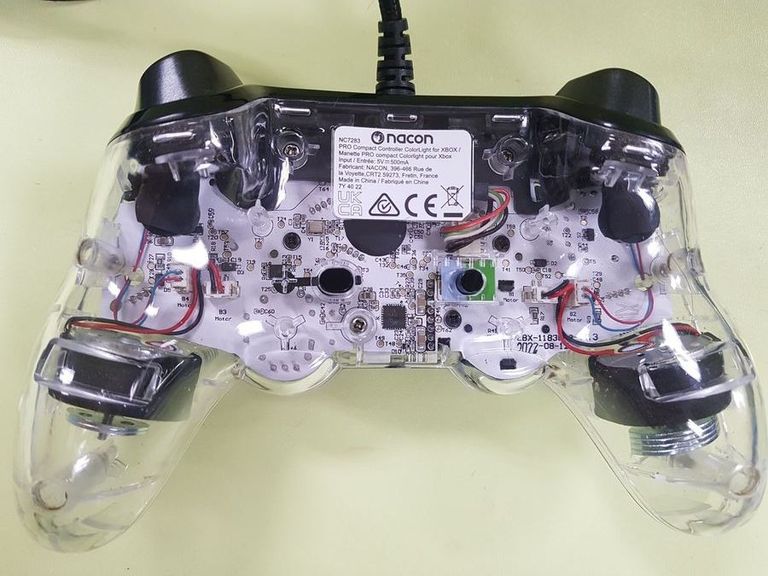 Дешево Nacon Compact Controller Transparent Green з ломбарду