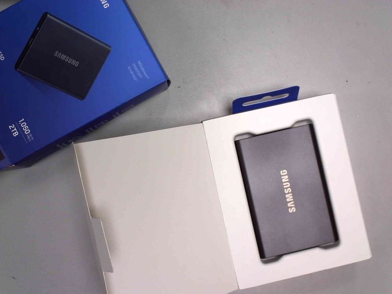 Оголошення Samsung t7 2 tb titan Б/У