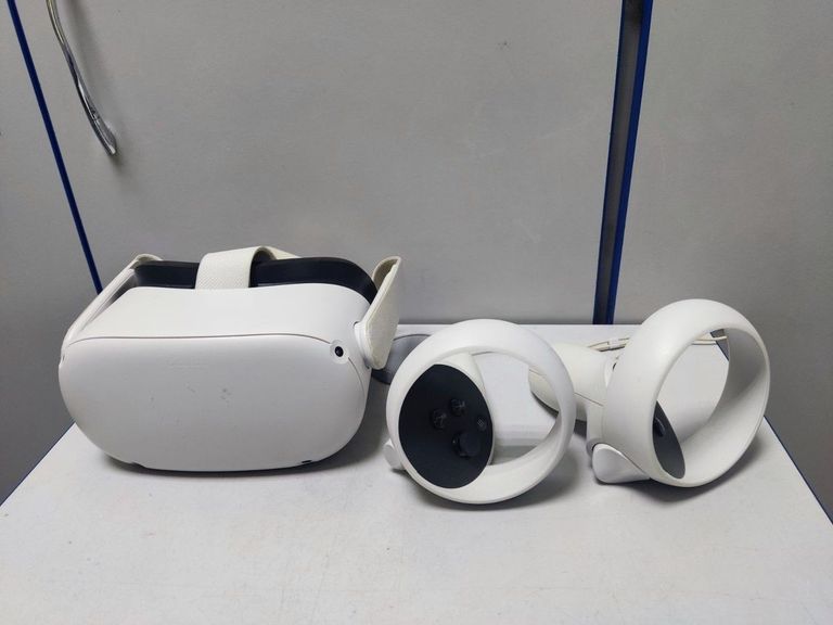 Купить Oculus Quest 2 64 GB Б/У