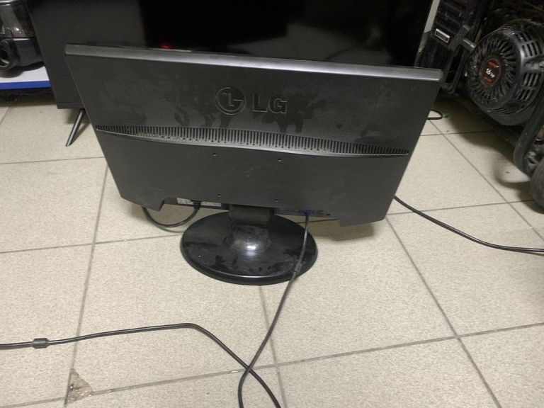 Купити Lg w2243t-pf Б/У