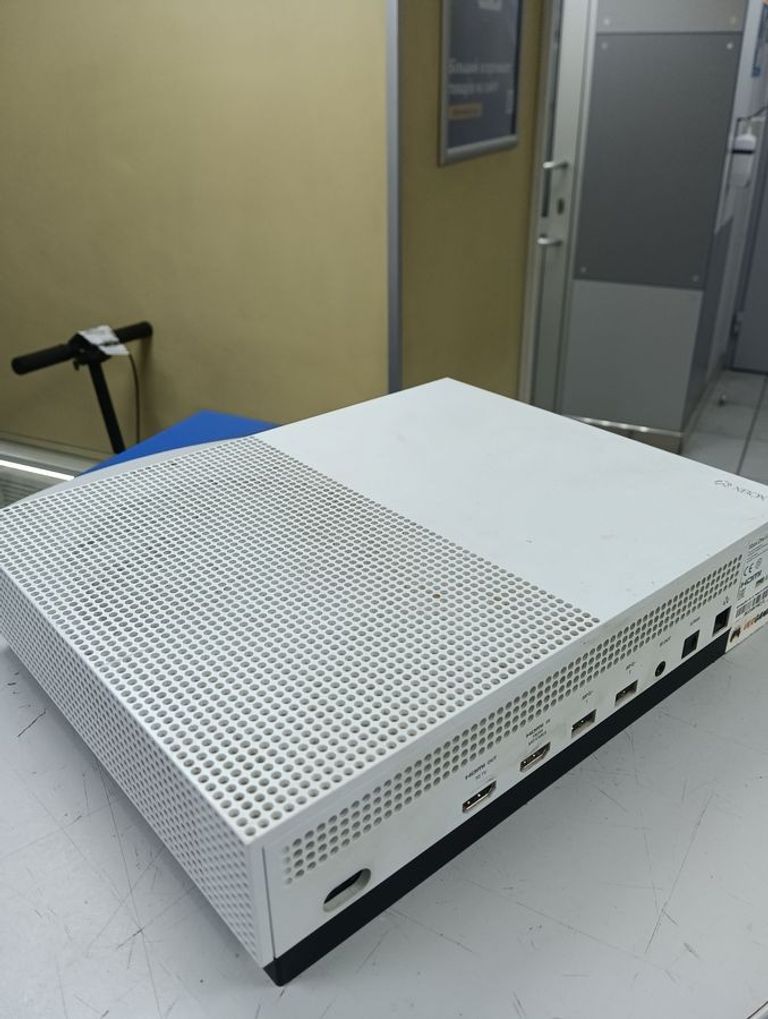 Дешево Microsoft Xbox One S 1TB з ломбарду