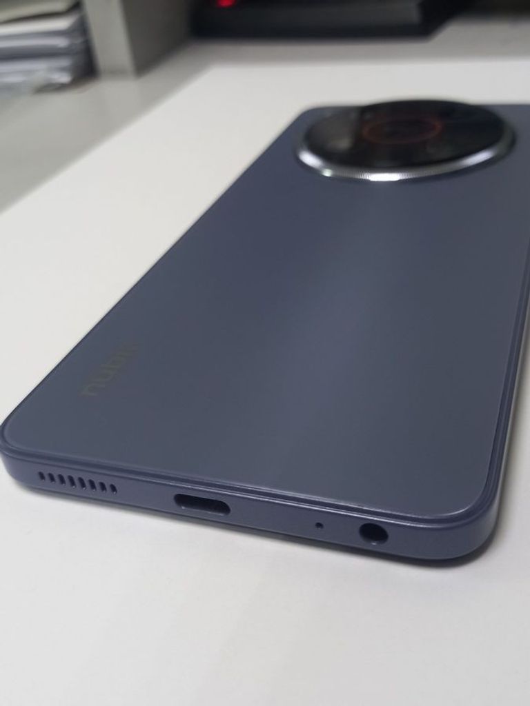 Zte Nubia V70 Max 6/128GB Gray Код:01-200855724. Изображение 5