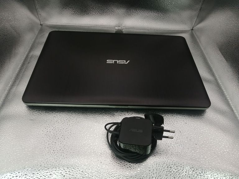 Купити Asus 15/celeron n3050 ddr3/2gb ddr3/hdd 500 gb/ssd *відсутній/*інтегрована Б/У