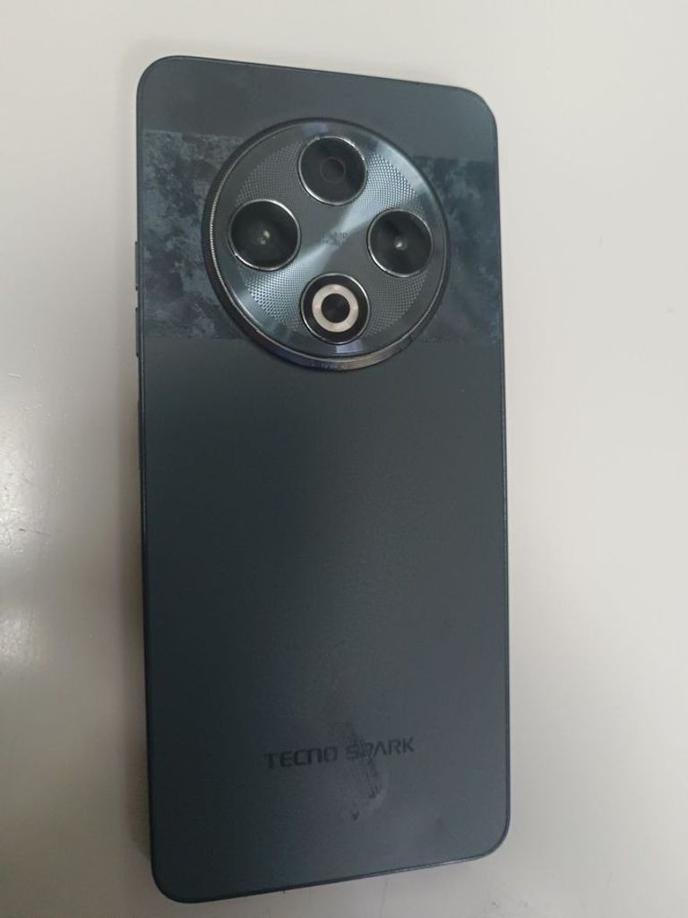 Дешиво Tecno spark 30 kl6 8/128gb с ломбарда