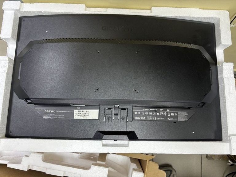 Дешиво Gigabyte GS27FC с ломбарда
