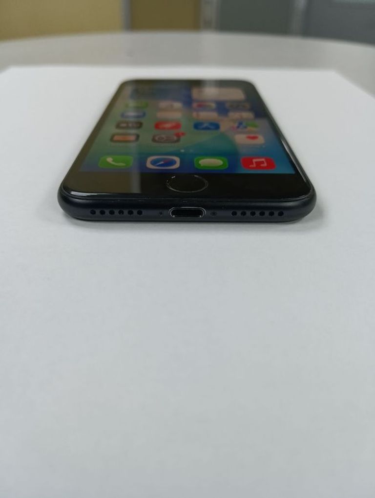 Оголошення Apple iPhone SE 2020 128GB Black Slim Box (MHGT3) Б/У