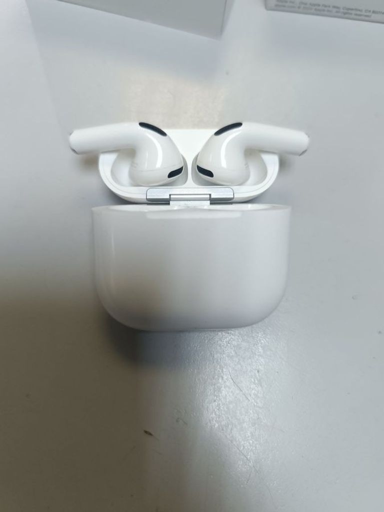 Дешево Apple airpods 4 with active noise cancellation з ломбарду