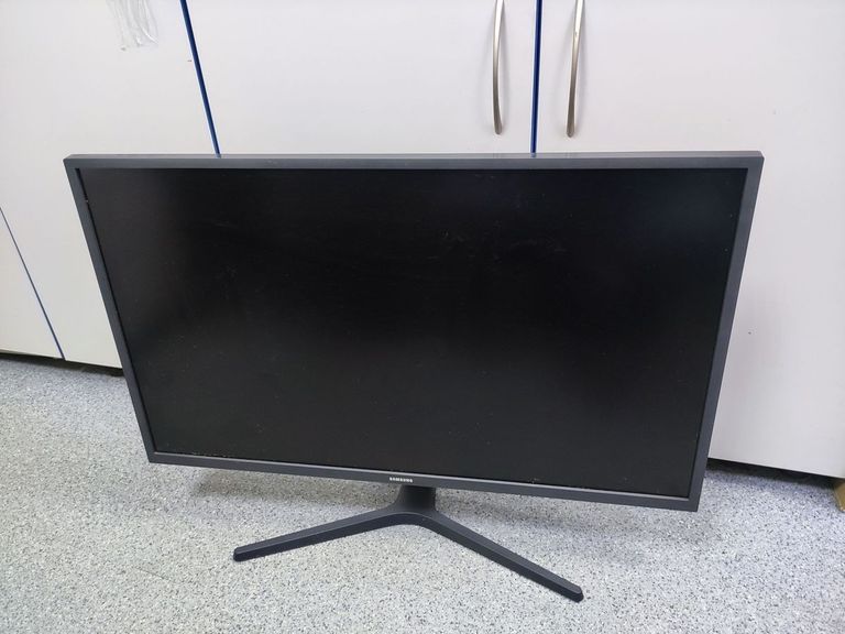 Купити Samsung U32J590U Б/У