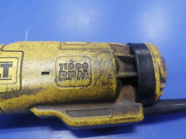 Дешиво Dewalt DWE4217 с ломбарда